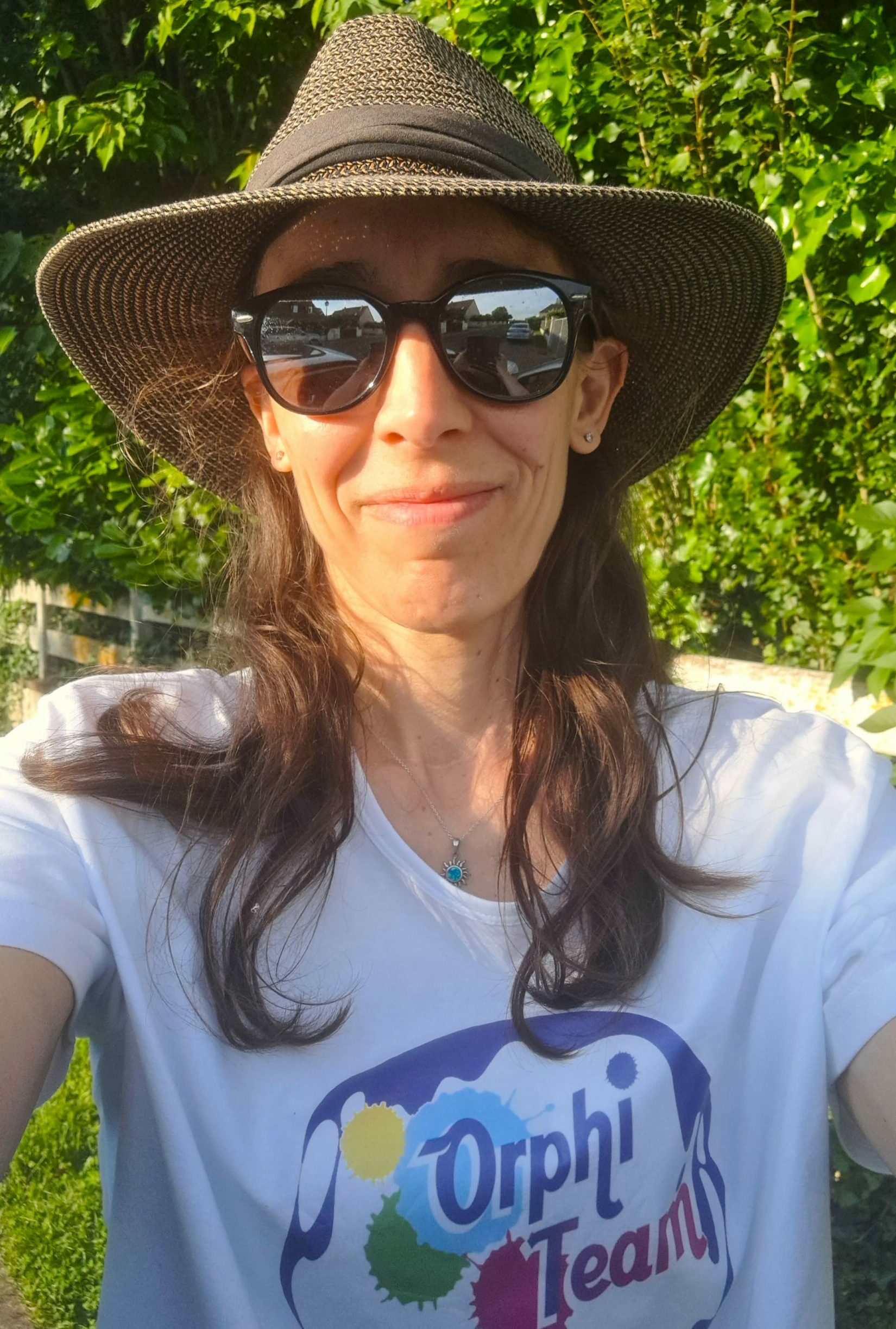 Folk&Curious : La fondatrice de l'agence sur le terrain lors de l'organisation d'une kermesse pour l'association Orphiteam.