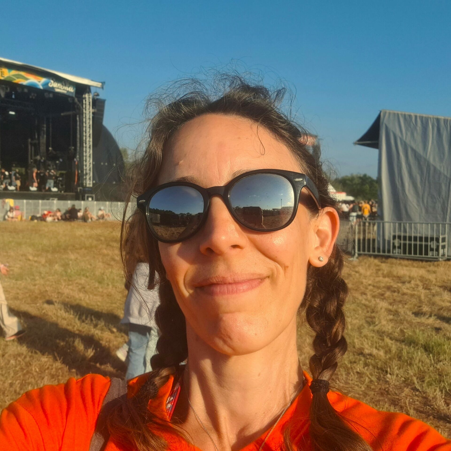 Folk&Curious : Wendy BEUZIT bénévole sur le SunSka festival. La fondatrice en mission sur un festival de musique en plein air.