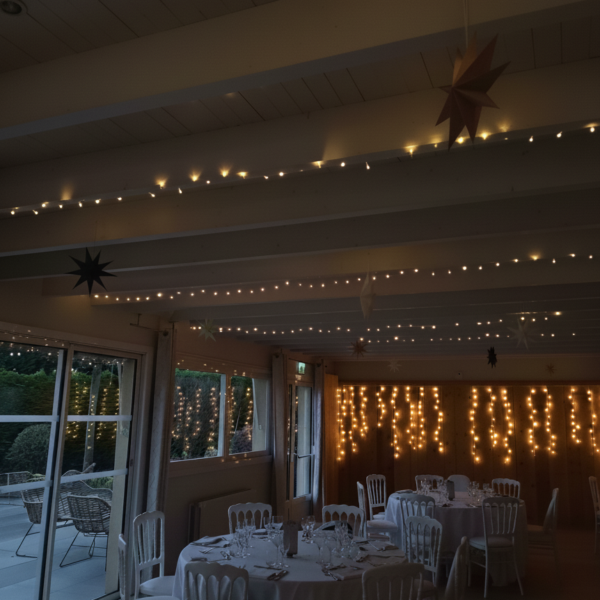 Décoration de ciel étoilé réalisée par Folk&Curious pour un anniversaire